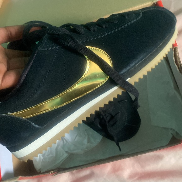 Classic Nike - Picture 3 of 3